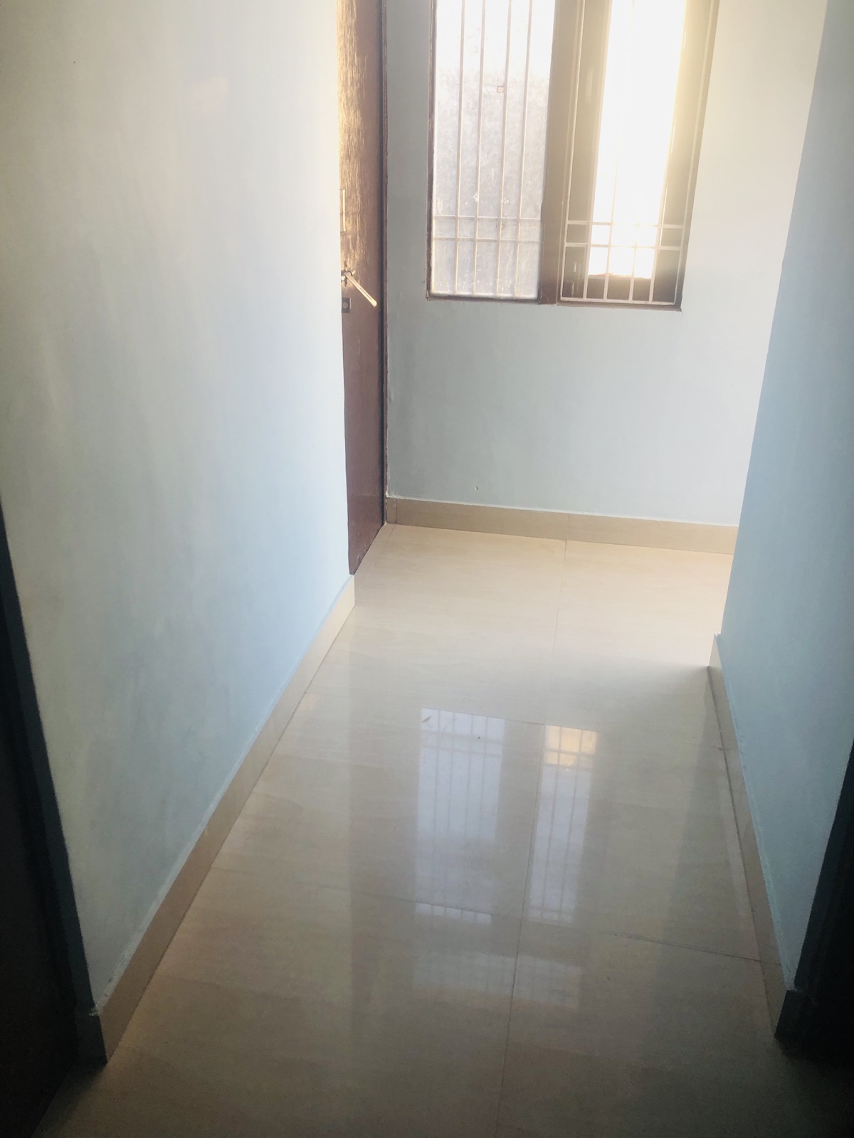 Dev Hotel Mansarovar clean corridor