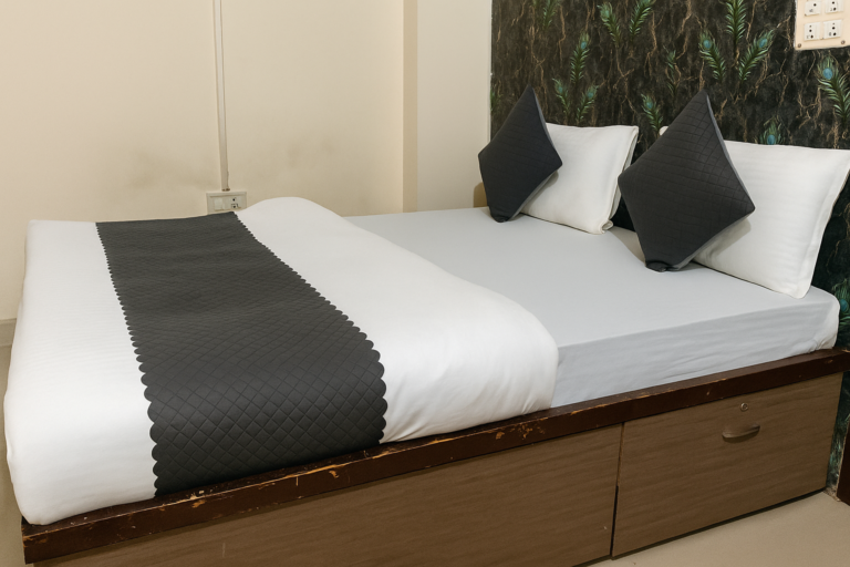 Dev Hotel Mansarovar room photo 11 - budget hotel room in Mansarovar Jaipur near Mansarovar Metro